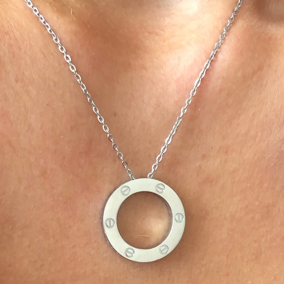 Screw Circle Pendant Necklace - Picture 5 of 12